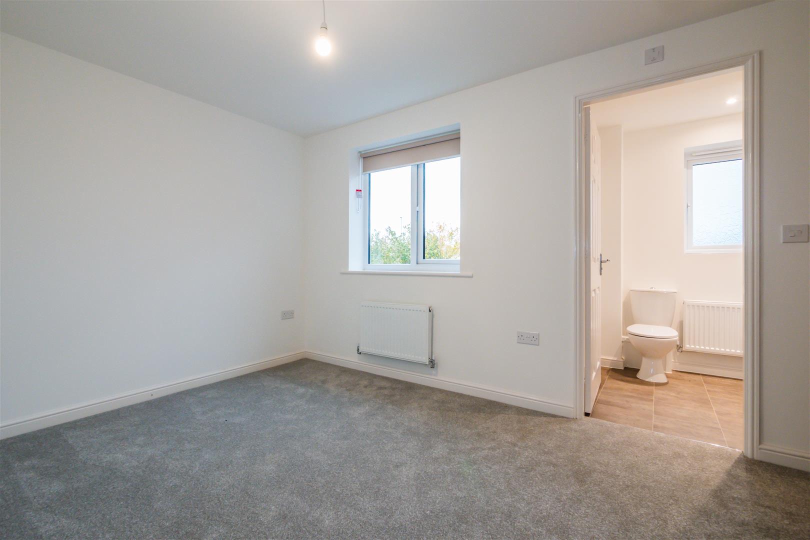 3 Bedroom House To Rent image 6